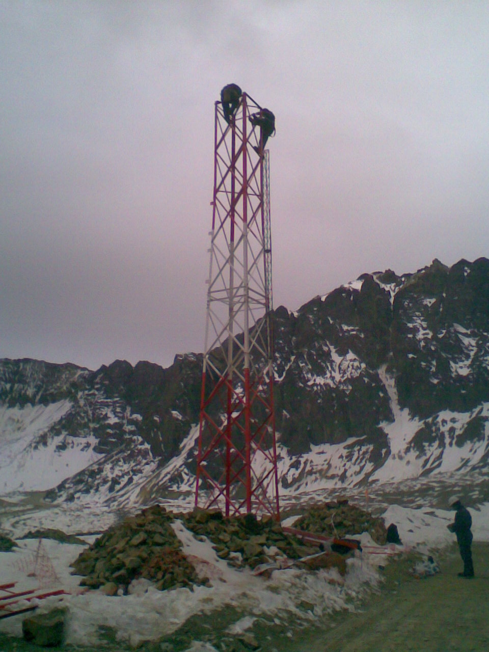 torre antena  nieve